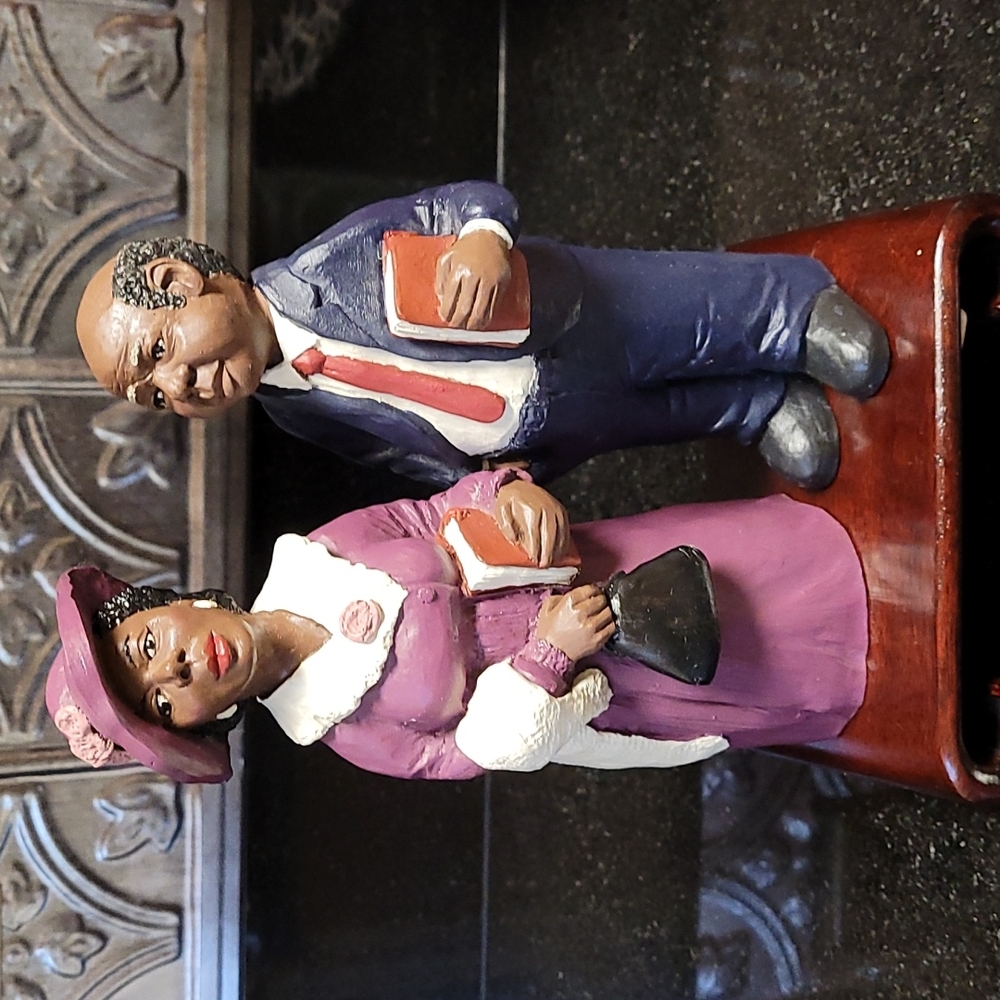 ⛪️Church Couple Figurines